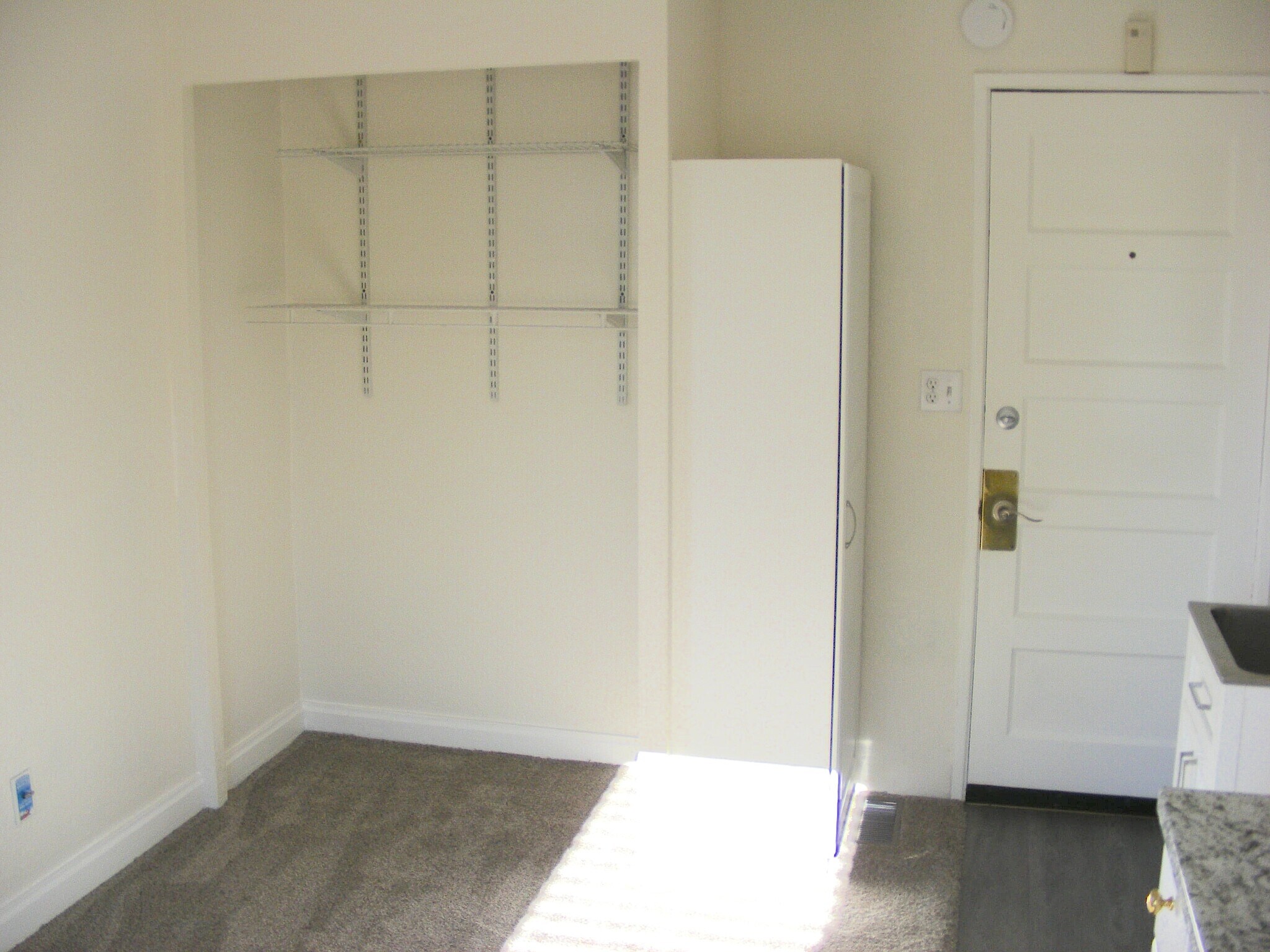 Building Photo - 115 N Park St