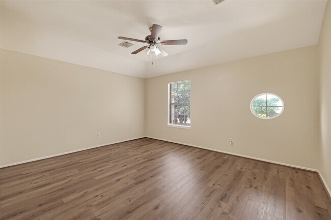 Building Photo - 1838 Strongs Ct