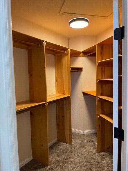 Building Photo - 423 Kinsmill Ct