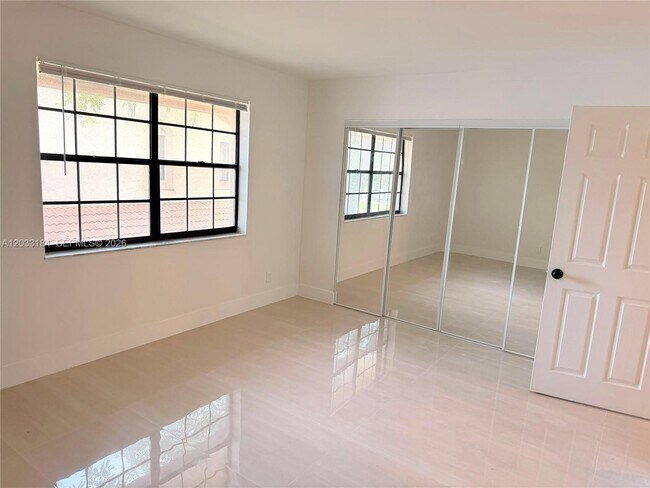 Building Photo - 2878 Coral Springs Dr