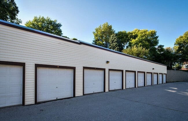 Building Photo - 6320 S 72nd St
