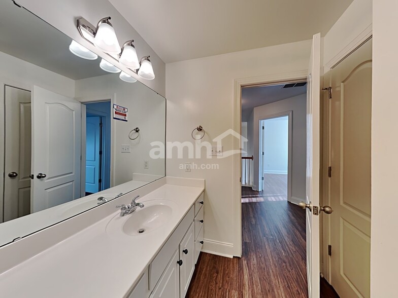 Building Photo - 830 Red Hawk Ct