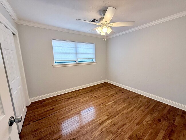 Building Photo - MOVE-IN SPECIAL: Beautiful  2BD 1BA, Stand-Alone Apartment in Historic Crown Heights!!!