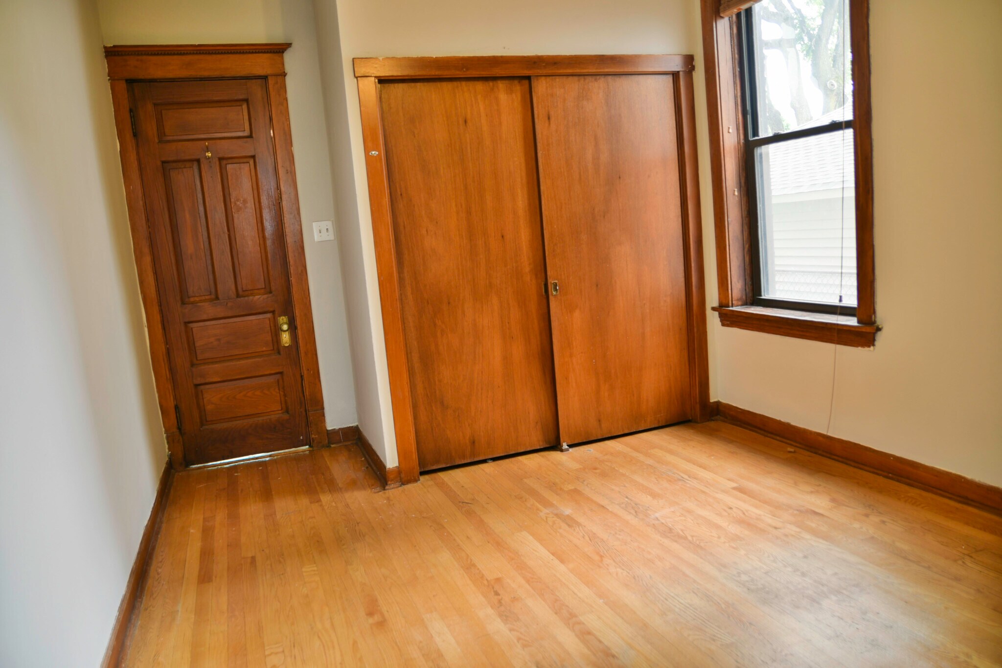 Building Photo - 1358 W Barry Ave