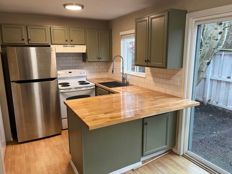 Building Photo - 4167 SE Cesar E Chavez Blvd