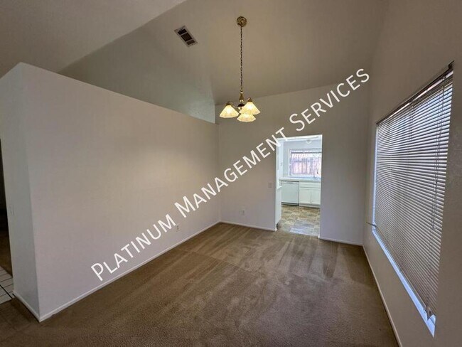 Building Photo - 1611 Kings Rd