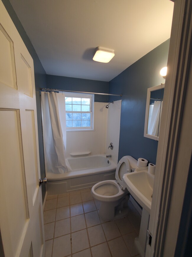 Bathroom - 656 Greenmount Blvd