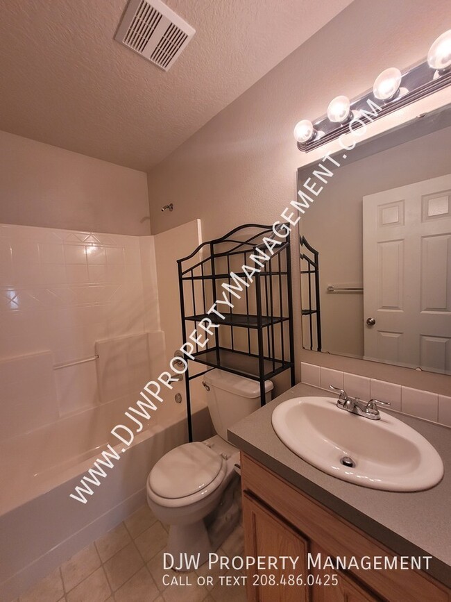 Building Photo - 165 Eaton Rd