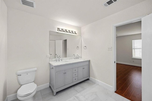 Building Photo - 18119 Waverly Hollow Ln