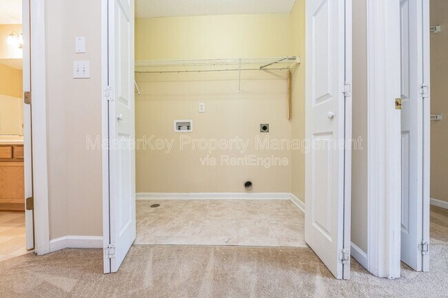 Building Photo - 4001 Winecott Dr
