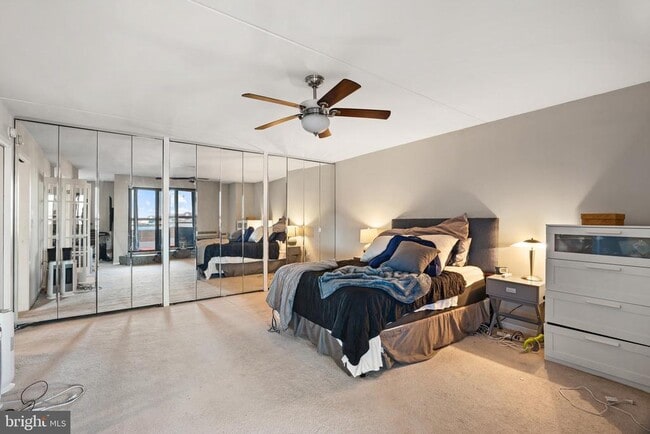 Building Photo - 200 Lombard St