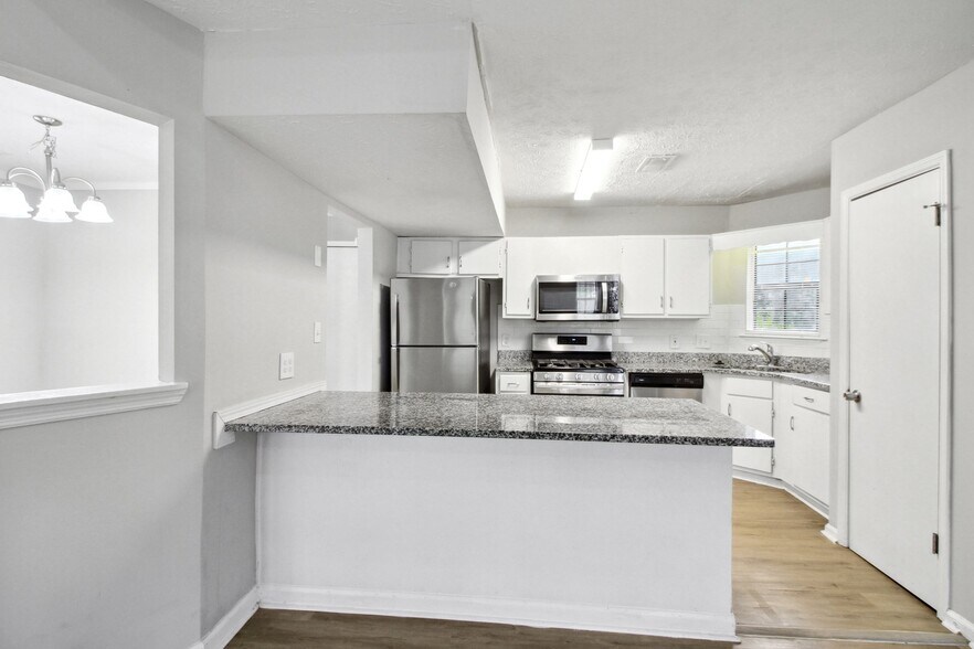 Building Photo - 1131 Cherokee Hts