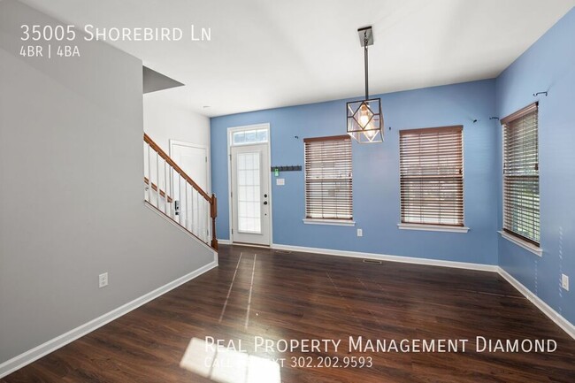 Building Photo - Spacious 4-Bedroom Townhouse for Rent in P...