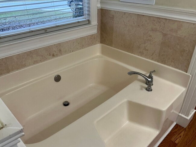 Building Photo - Beautiful Home!