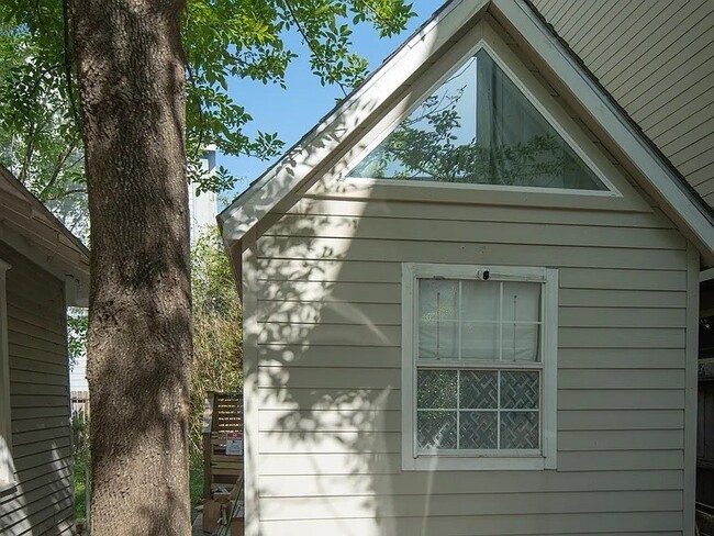 Building Photo - 914 Snover St