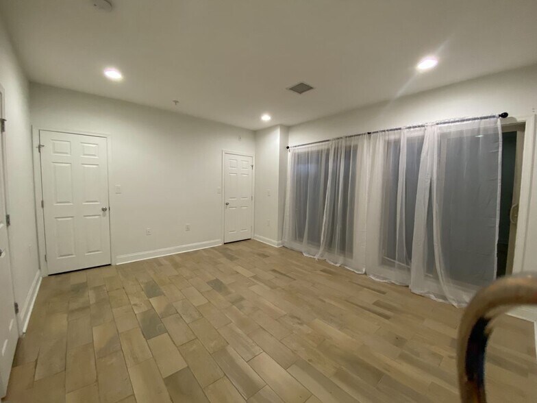 Building Photo - 1213 Noble St