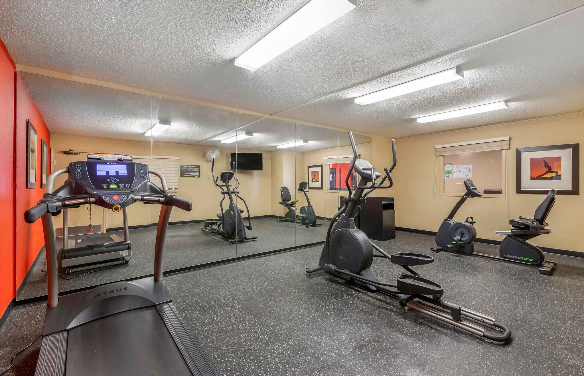 Building Photo - Furnished Studio-Des Moines - West Des Moines