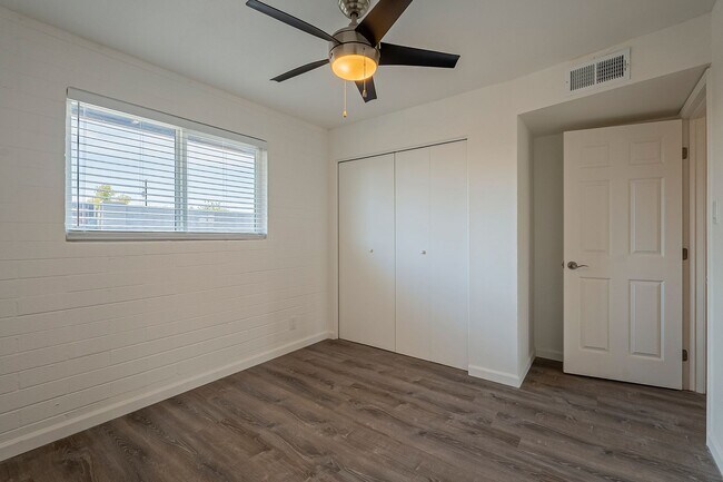 Building Photo - Renovated open floorplan