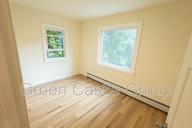 Building Photo - 146 East Ave