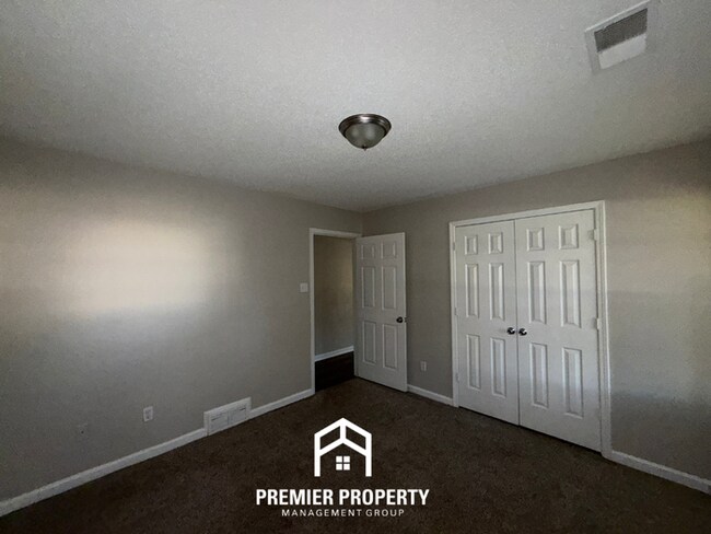 Building Photo - 6351 Oak Walk Ln