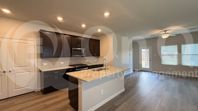 Building Photo - 529 Travine Dr
