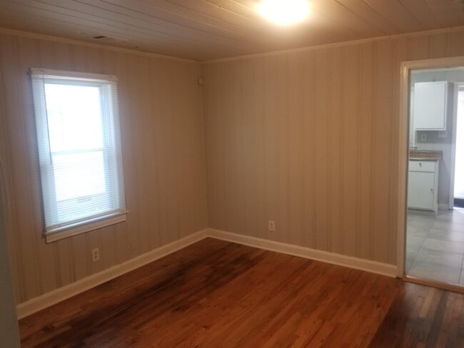 Building Photo - 2125 Burroughs Ave SE