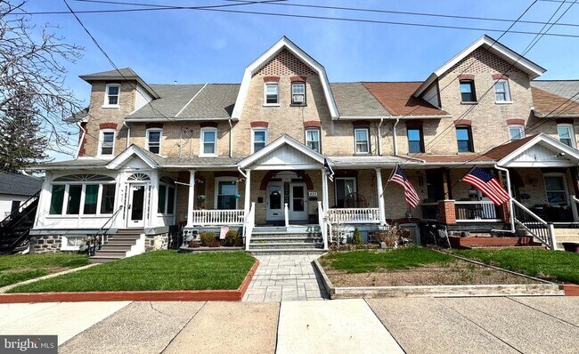 Building Photo - 425 Juniper St