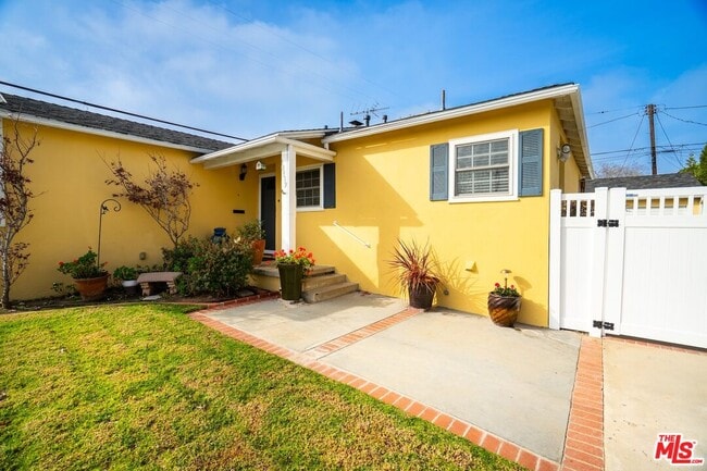 Building Photo - 12719 Rose Ave