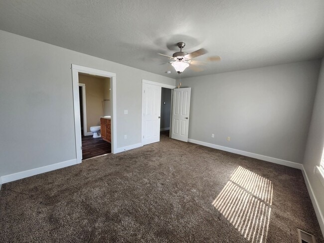 Building Photo - Single Story Home w/Huge Fenced Backyard!