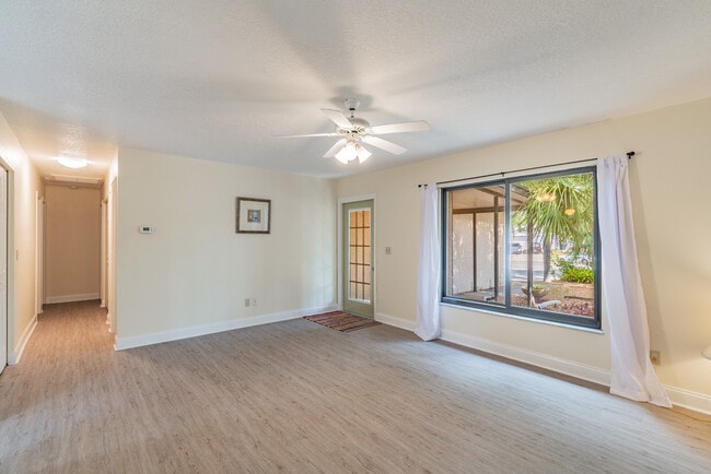Building Photo - 2519 Elderberry Dr