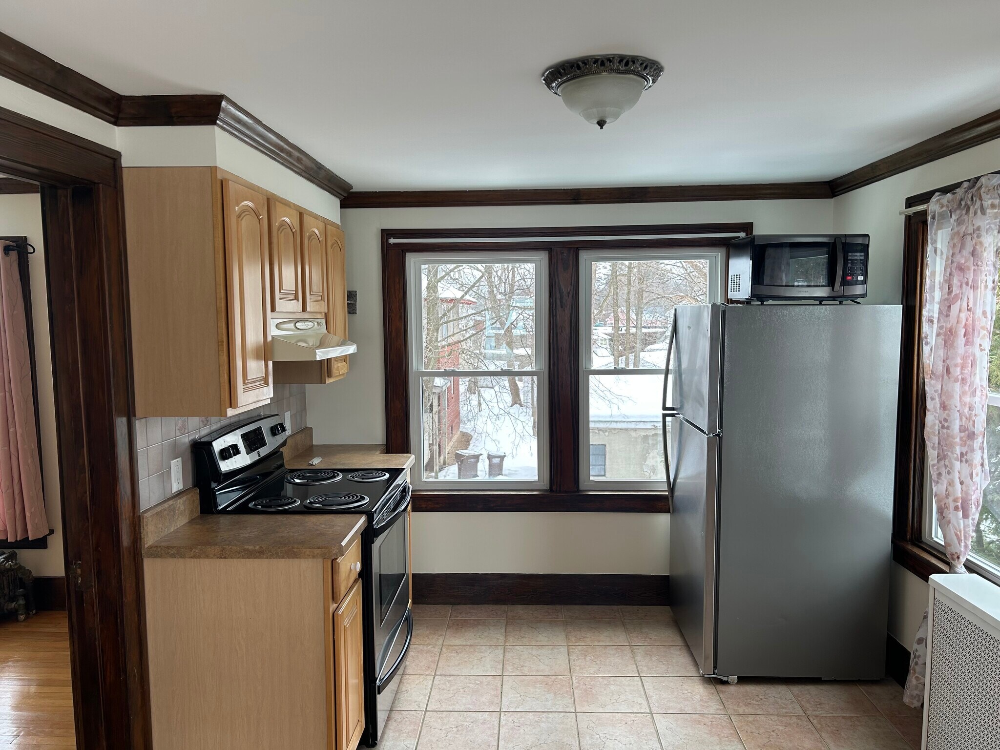 Building Photo - 414 Kenwood Ave