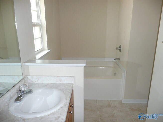 Building Photo - 242 Shadow Ct SW