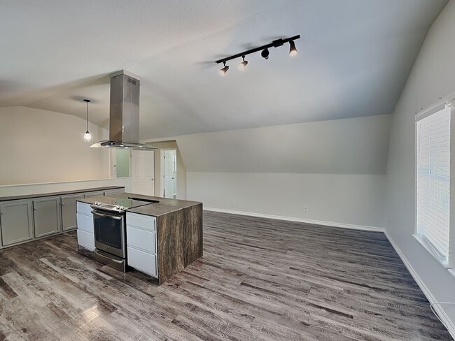 Building Photo - Private Back Unit Living with a Touch of Country Charm!
