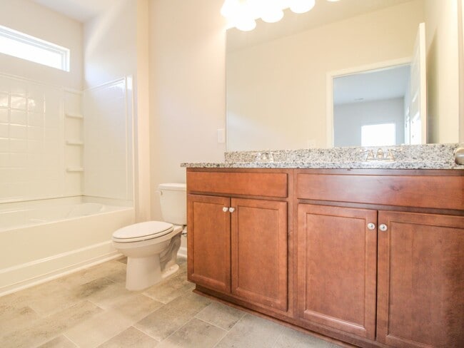 Building Photo - MOVE-IN Ready Home in New Market! $1,200 Rent Special!