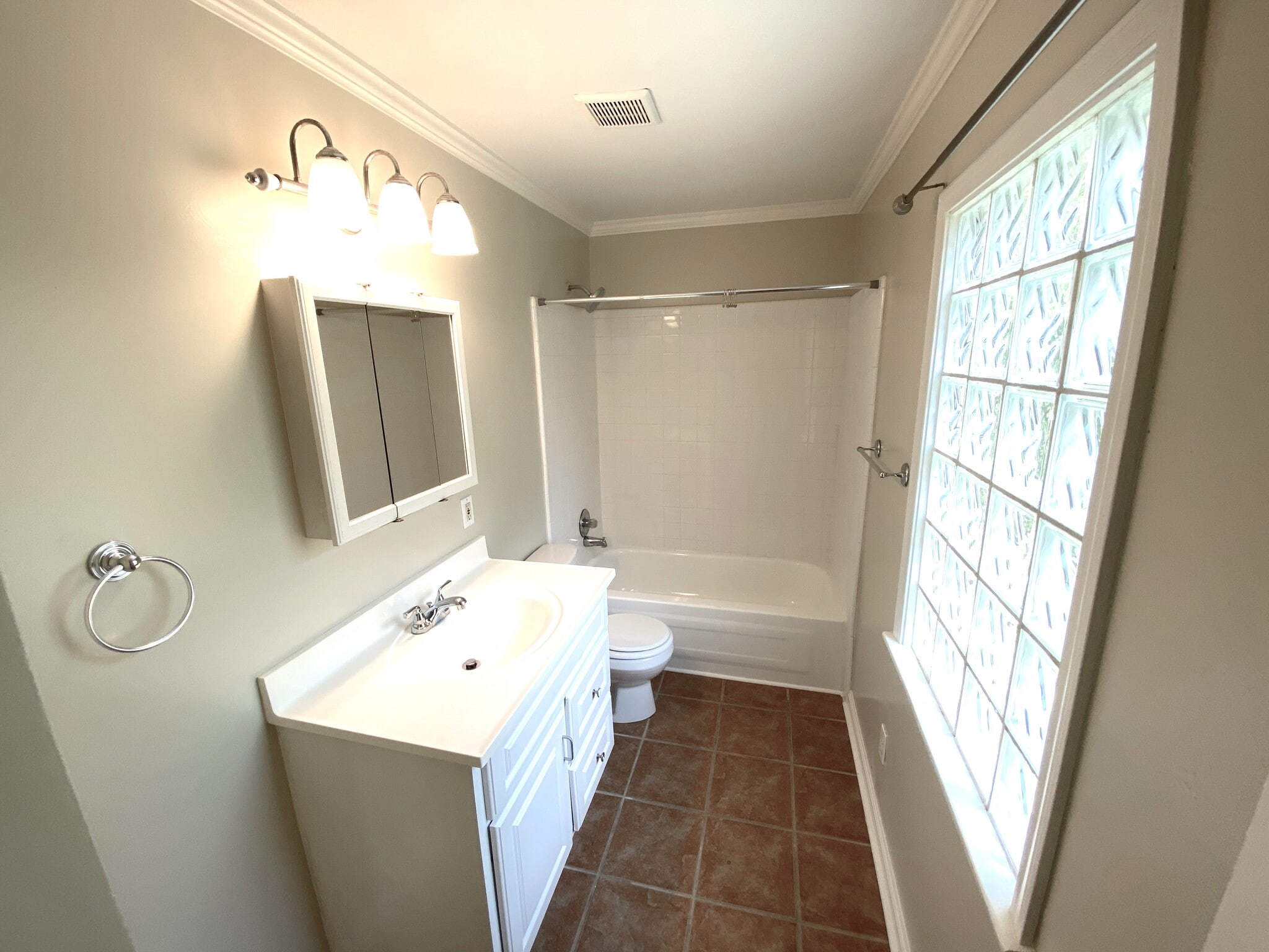 Primary bath - 132 N Rembert St
