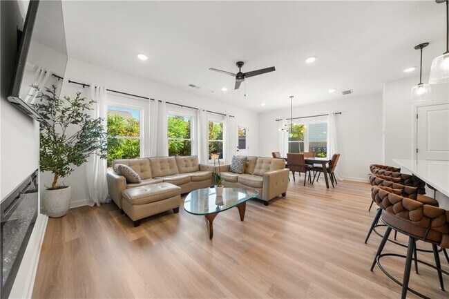 Building Photo - 4541 Moray Dr
