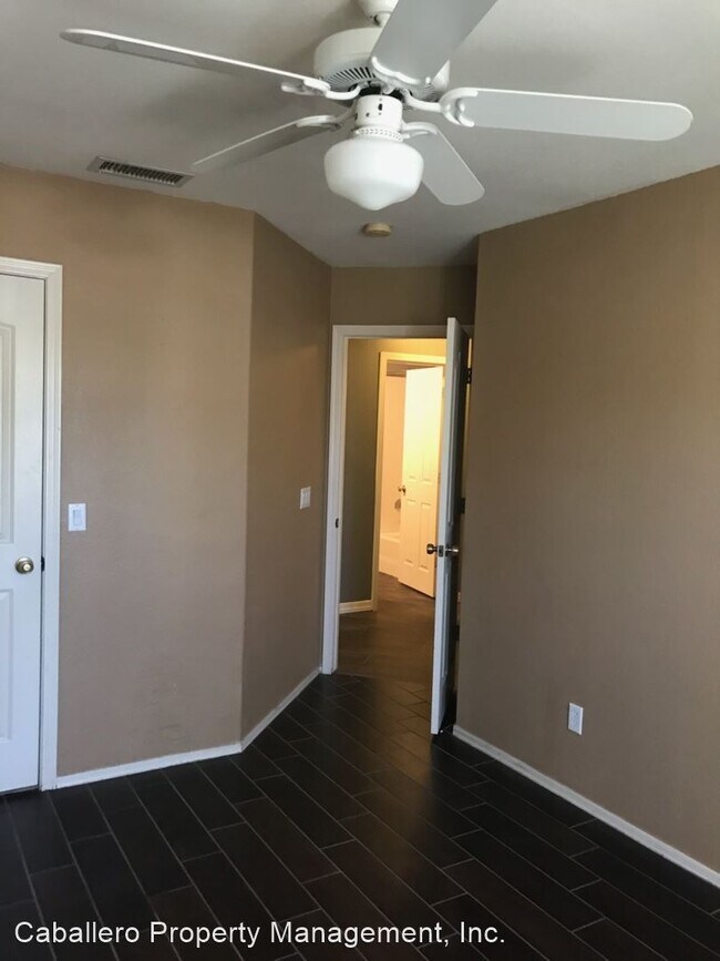 Building Photo - 3 br, 2 bath House - 256 E Liberty Ln 2119...
