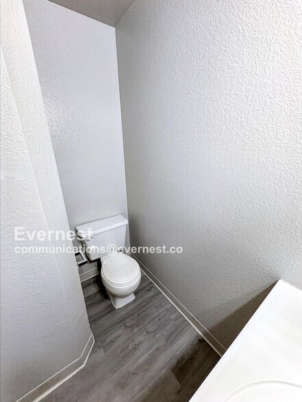 Building Photo - 1021 Evans Ct