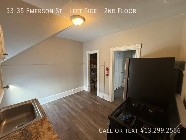 Building Photo - 33-35 Emerson St-Left Side - 2nd Floor