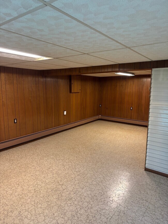 Building Photo - 2613 Southridge Dr