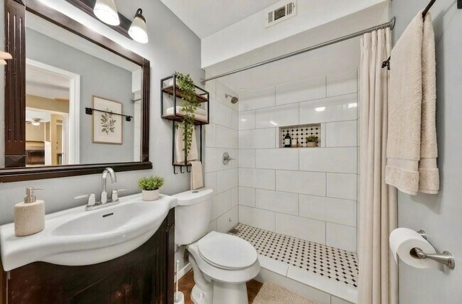 Building Photo - 3109 Sondra Dr