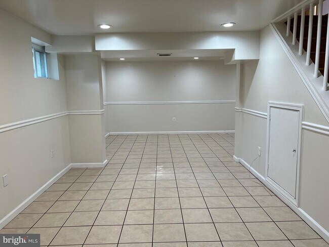 Building Photo - 9502 Tregaron Pl