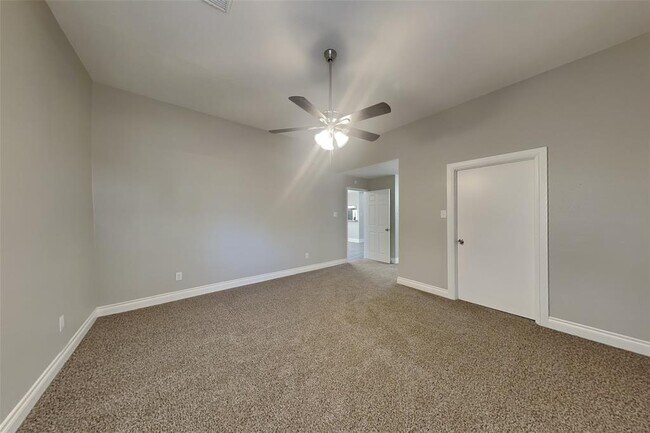 Building Photo - 5607 S Magazine Cir