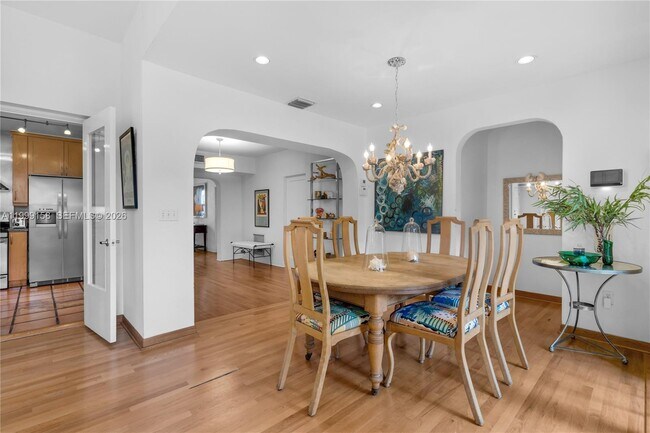 Building Photo - 4072 Park Ave