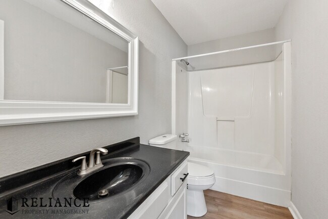 Building Photo - 8712 Lakeland Cir