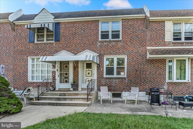 Building Photo - 324 W Rively Ave