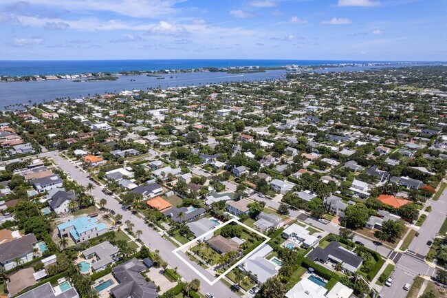 Building Photo - 360 Palmetto St