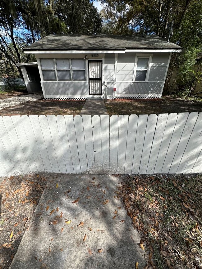 Building Photo - Welcome home to this FULLY RENOVATED 3-bed...