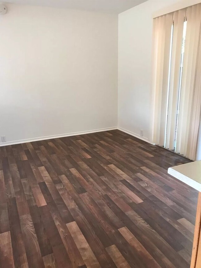 Building Photo - Davis 3 bedroom 2 bath condo in a great lo...