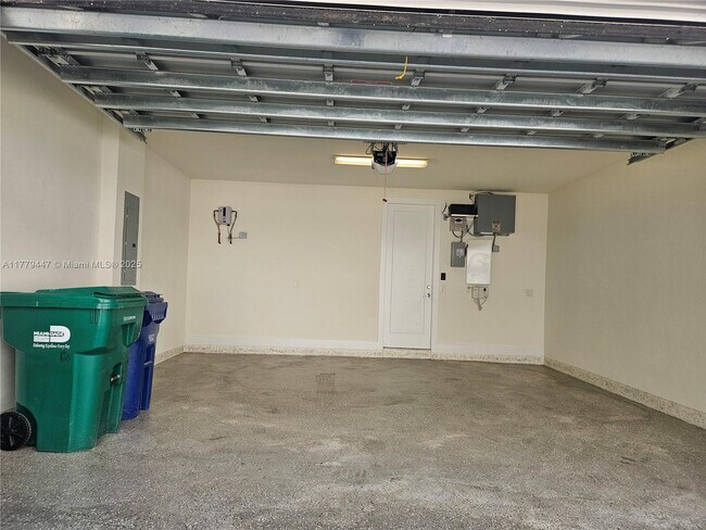Building Photo - 6670 NW 105th Ct